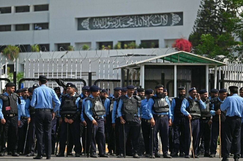 Govt seals off Islamabad, blocks key roads as PTI prepares for power show at D-chowk